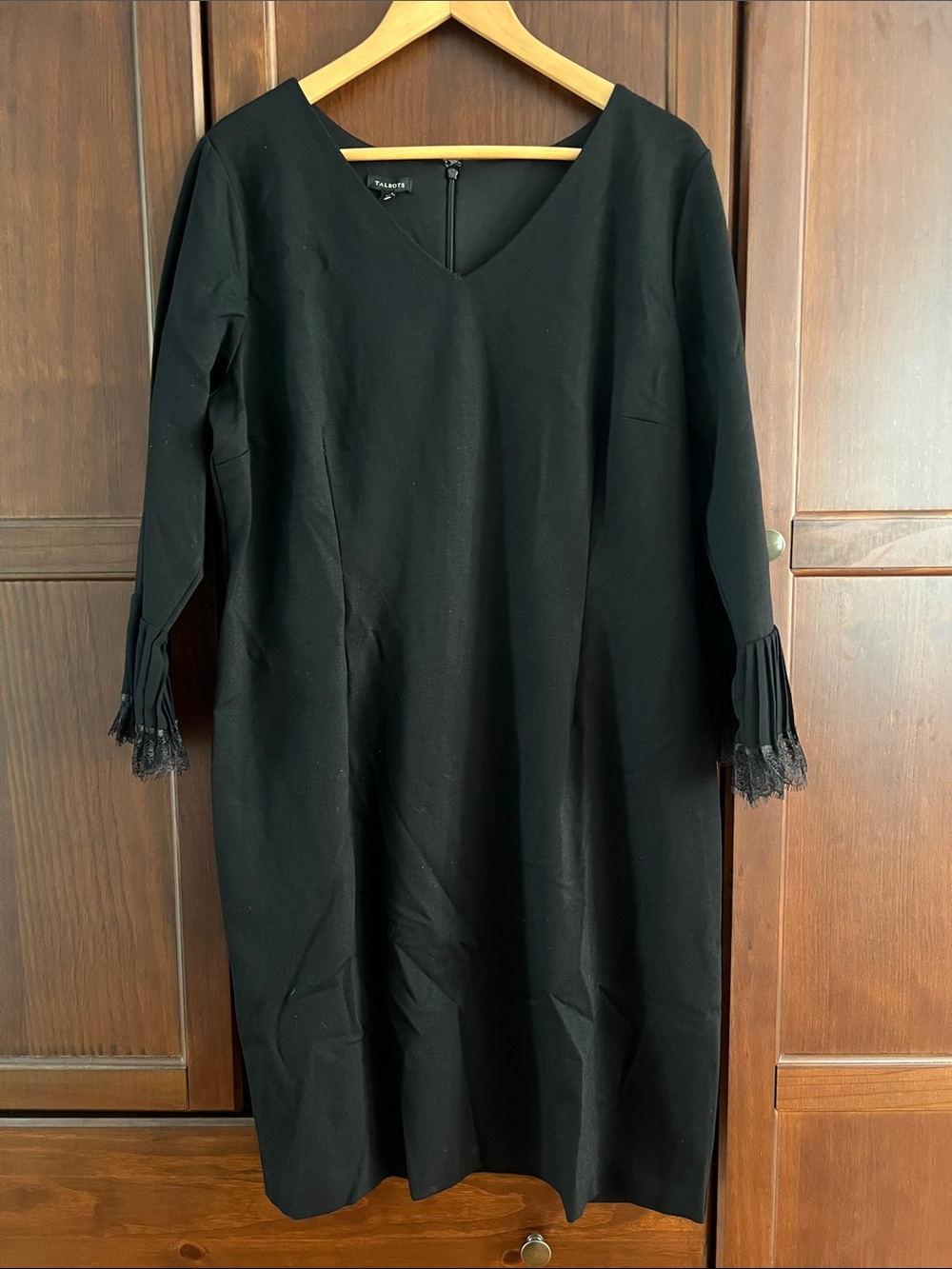 Talbots Whimsigoth Pleated Lace Cuff Sleeves Size 18 Plus Black V-Neck Dress